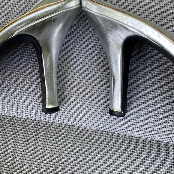 EUC Jacqueline Ferrar sz 7 clear/ silver 2.5” heels w/ rhinestone embellishment - Picture 6 of 8